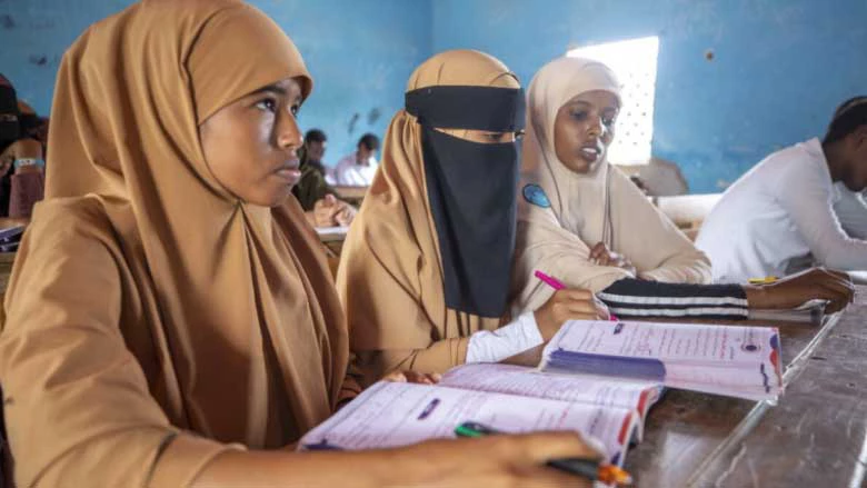Adolescent girl students at school in Mogadishu. Photo: Mohamed Abihakim / World Bank