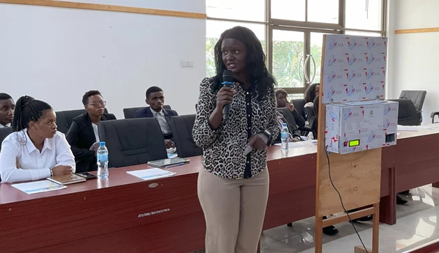 Ananilea Lema, a recent graduate from Arusha Technical College, explains a prototype of her innovation?an emergency sanitary pad dispenser. She is looking for partners who can invest and scale it up. Photo: World Bank