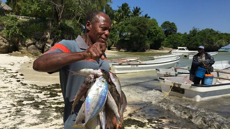 Tanzania, Zanzibar fisherman. Sonu Jain / World Bank