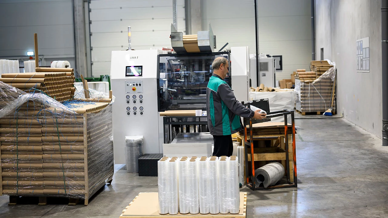 A worker performs quality checks in the predominantly automated factory.. Photo: Djenno Bacvic/IFC
