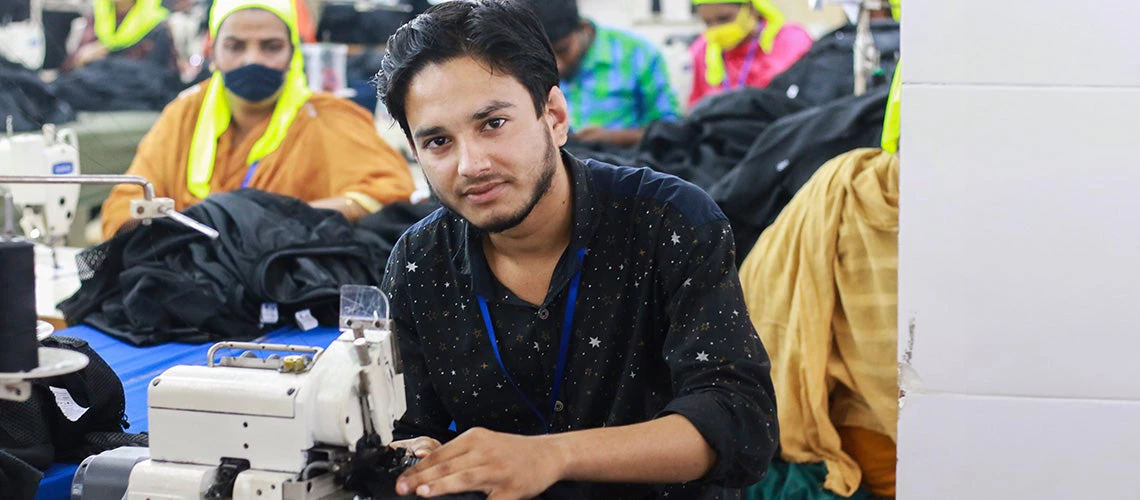 Textile garments worker male worker. | © shutterstock.com