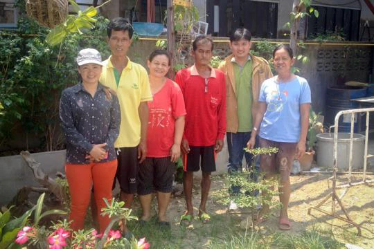Left to right, Ms. Malaphet, Mr. Ngnen, Mr. Niyai and other community leaders from Nakhon Sawan