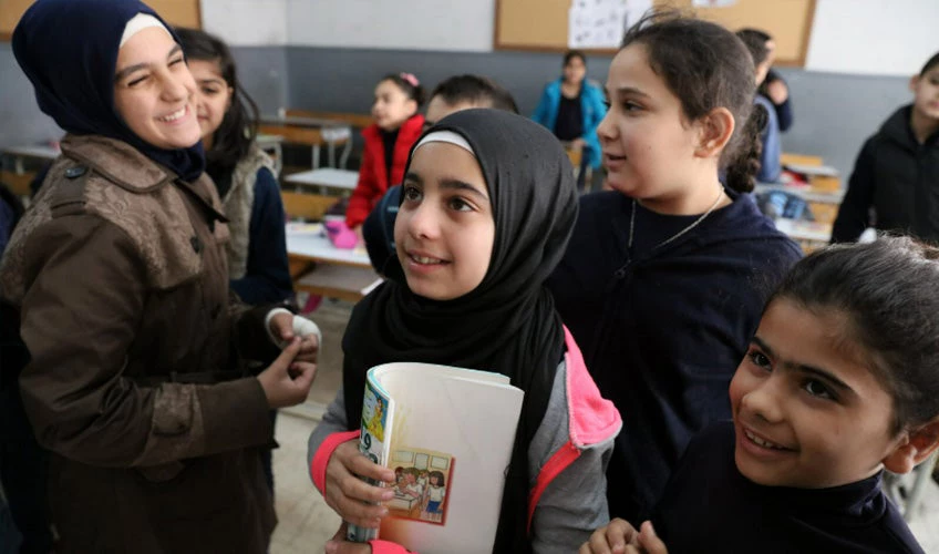 Des élèves de l?école publique de Bourj Hammoud (Liban) écoutent leur professeur. Crédits photo : Dominic Chavez/Banque mondiale