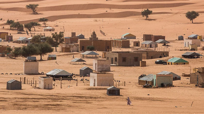 The dunes are getting closer and closer in Selibabi, South-eastern Mauritania, where climate change is a reality. ©Vincent Tremeau, World Bank 