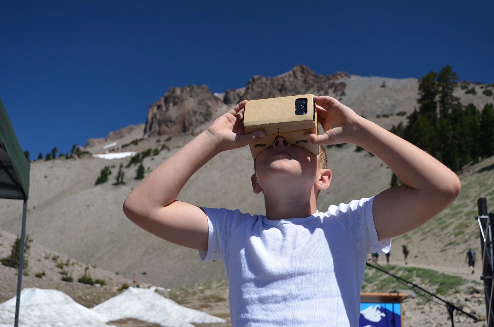 A young visitor tours the Lassen Peak summit with VR goggles. (Photo: LassenNPS / Flickr CC)
