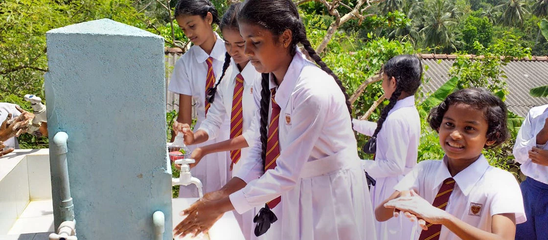 Students in Sri Lanka washing hands