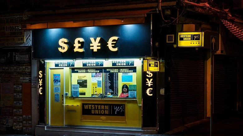 Photo : hanohiki (Shutterstock). Agence de transfert d?argent et de change Western Union à Hong Kong.