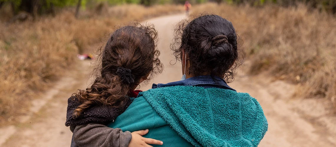 Central America migrant woman with her daughter