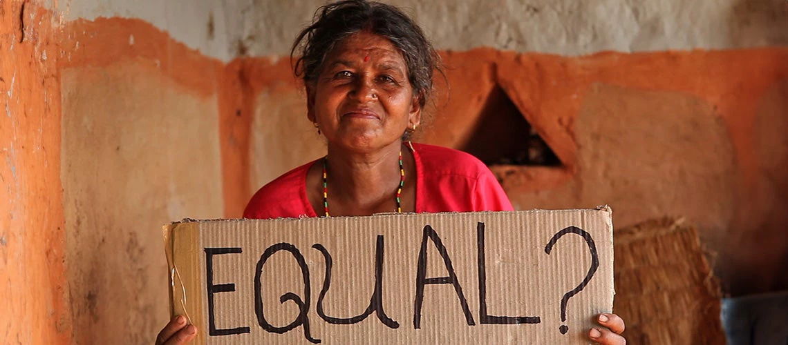 Woman in Nepal holsing "Equal?" Sign. | © Stephan Bachenheimer / World Bank