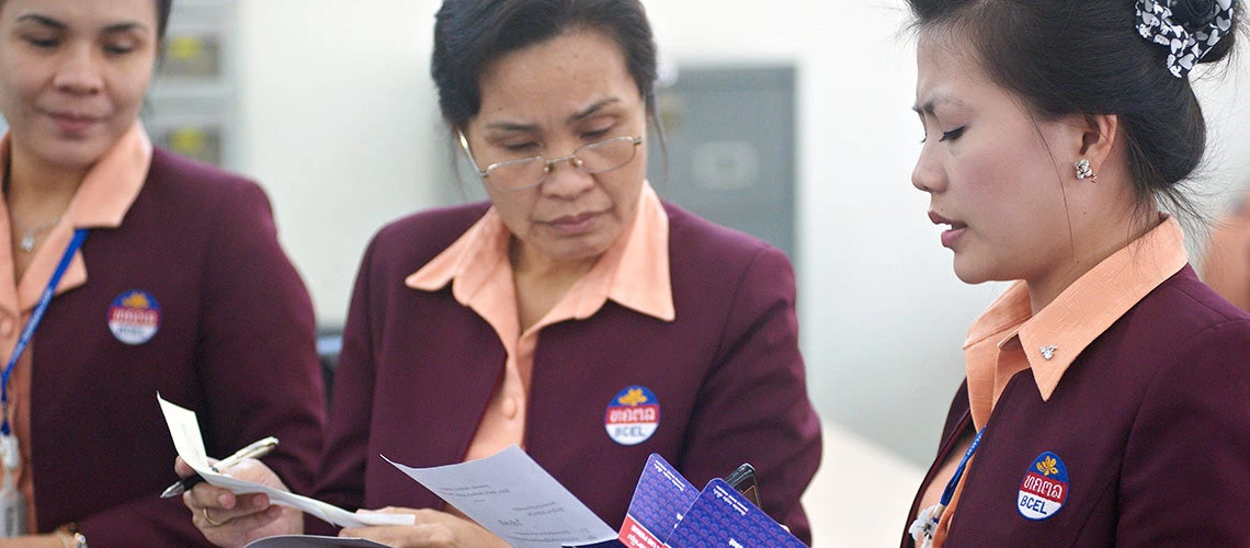 Women employees at BCEL Bank in Vientiane. © Stanislas Fradelizi/ World Bank