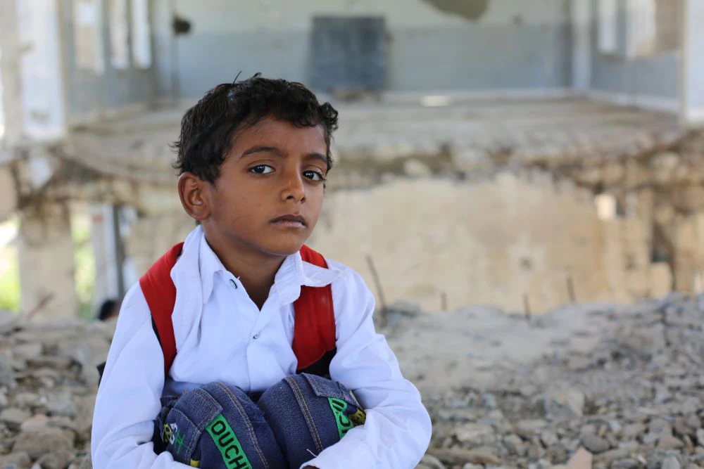 A Yemeni child studies in a school destroyed by the war in the city of Taiz, Yemen