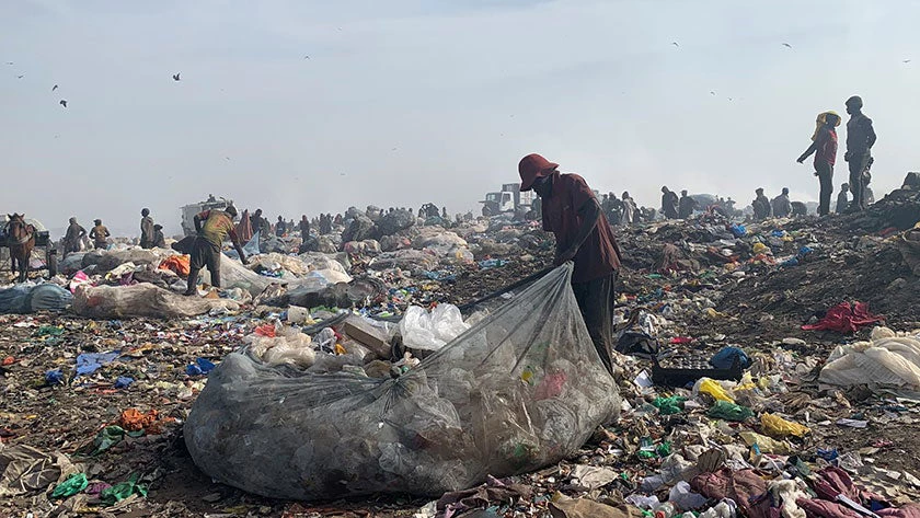 Ramasseurs de déchets à Mbeubeuss, au Sénégal. Photo: Madjiguene Seck/Banque mondiale