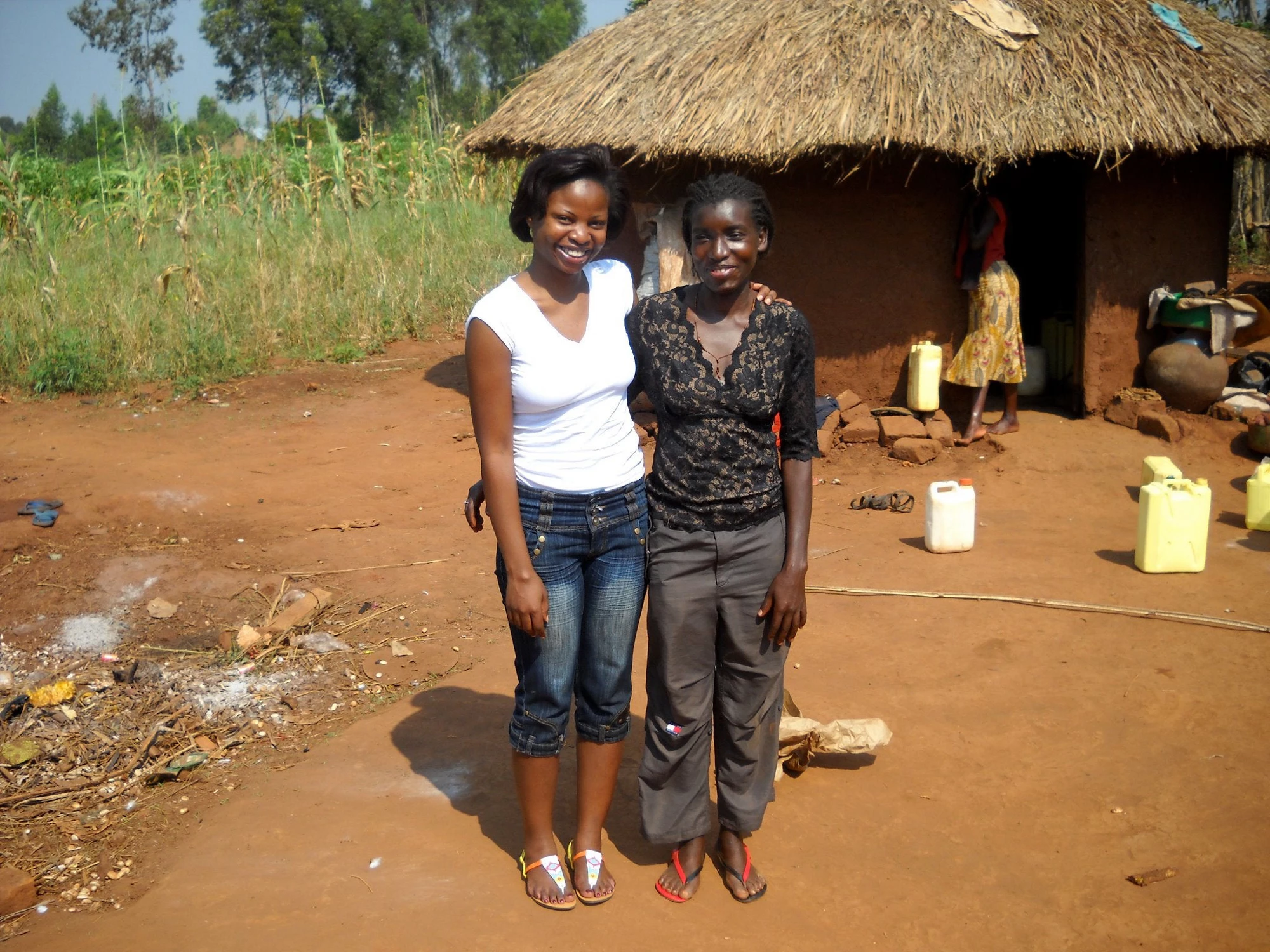 زبيدة (المؤلفة) مع بياتريس في جولو، أوغندا