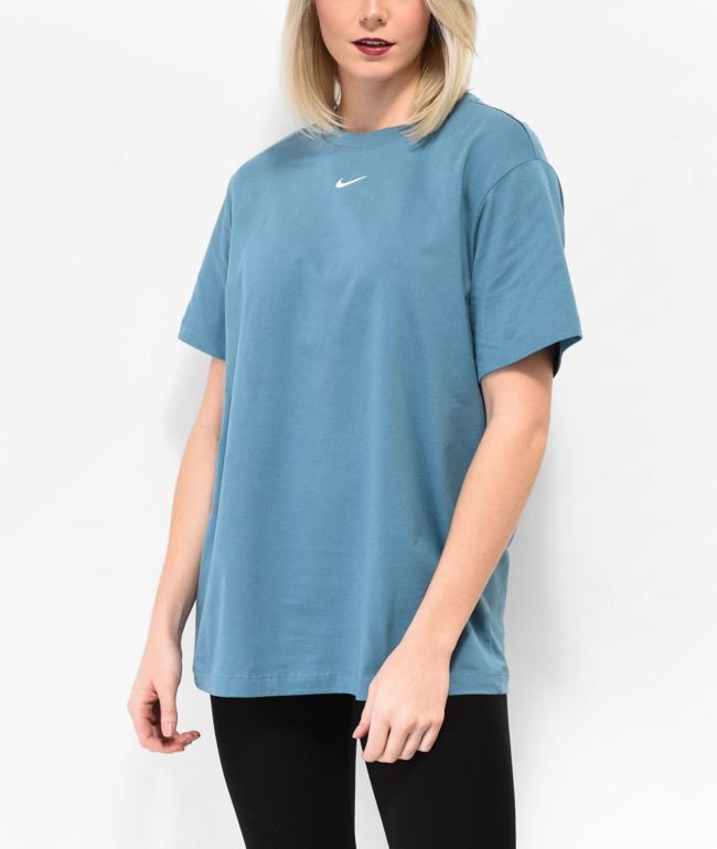 Burger Bomen planten Dertig Nike Sportswear Essential Blue Boyfriend T-Shirt