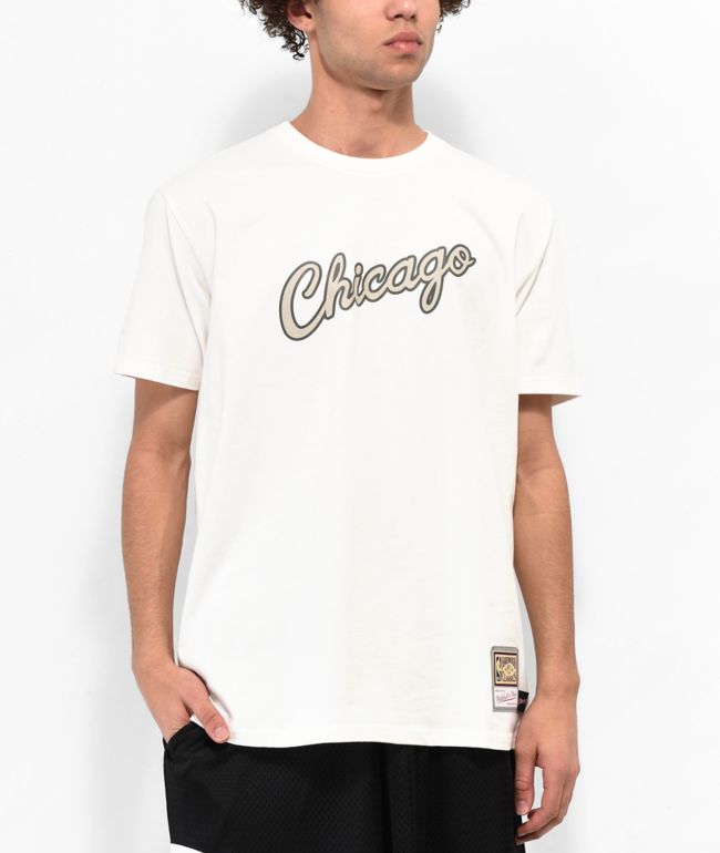Men's Mitchell & Ness Chicago Bulls NBA Hardwood Classics 3 Rings Graphic  T-Shirt